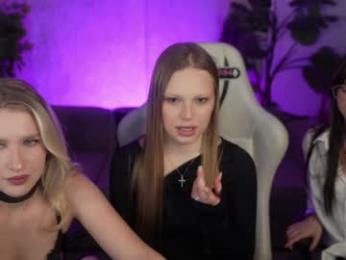 kira0541 — 在 chaturbate 直播的网络摄像头模特