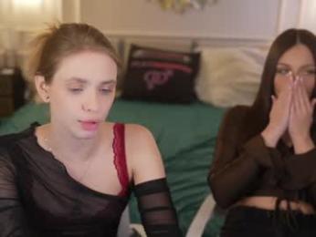 kira0541 — 在 chaturbate 直播的网络摄像头模特