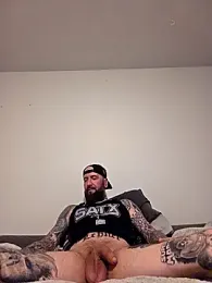 Beardedtattood — 在 stripchat 直播的网络摄像头模特