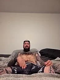 Beardedtattood — 在 stripchat 直播的网络摄像头模特