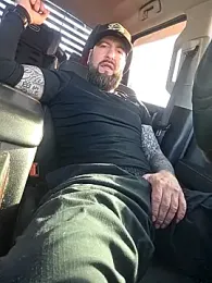 Beardedtattood — 在 stripchat 直播的网络摄像头模特