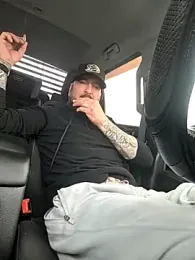 Beardedtattood — 在 stripchat 直播的网络摄像头模特