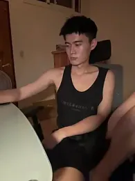 CalvinHY — 在 stripchat 直播的网络摄像头模特