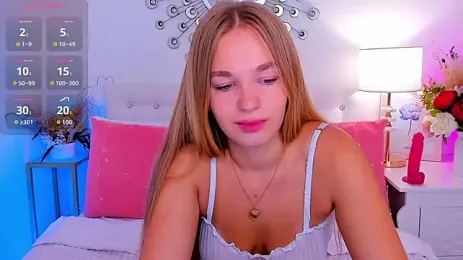 YangLola — Stripchat stream photo (Aug 2026)