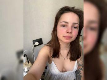 SoftElinaa — 在 bongacams 直播的网络摄像头模特