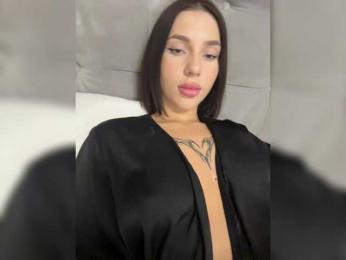 BabyDarii — 在 bongacams 直播的网络摄像头模特