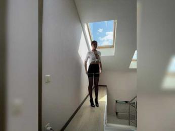 BabyDarii — 在 bongacams 直播的网络摄像头模特