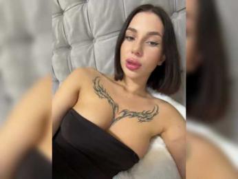 BabyDarii — 在 bongacams 直播的网络摄像头模特