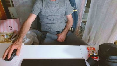 hucho40 — 在 cam4 直播的网络摄像头模特