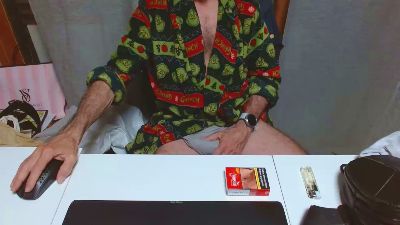 hucho40 — 在 cam4 直播的网络摄像头模特