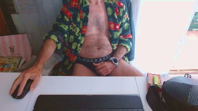 hucho40 — 在 cam4 直播的网络摄像头模特