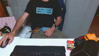 hucho40 — 在 cam4 直播的网络摄像头模特