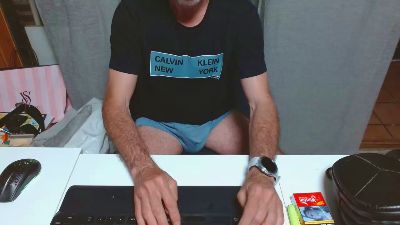 hucho40 — 在 cam4 直播的网络摄像头模特