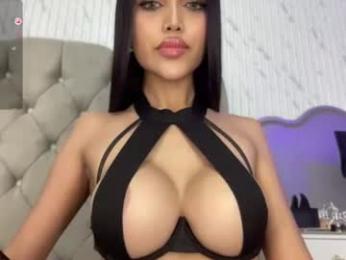 ylonagrae — 在 chaturbate 直播的网络摄像头模特