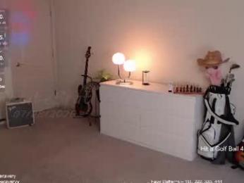 petitebrat — 在 chaturbate 直播的网络摄像头模特