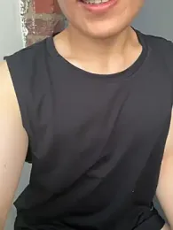 minggu_9811 — 在 stripchat 直播的网络摄像头模特