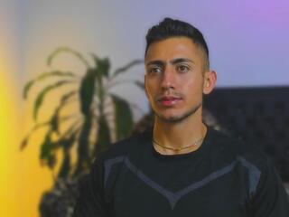 Zach Price — 在 flirt4free 直播的网络摄像头模特