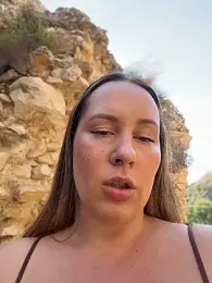 Mona_Plus — 在 stripchat 直播的网络摄像头模特