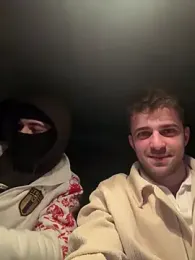 Um72727 — 在 stripchat 直播的网络摄像头模特