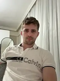 Um72727 — 在 stripchat 直播的网络摄像头模特