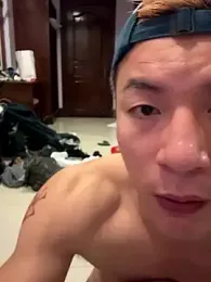 AAASuck — 在 stripchat 直播的网络摄像头模特