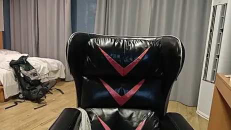 AAASuck — 在 stripchat 直播的网络摄像头模特