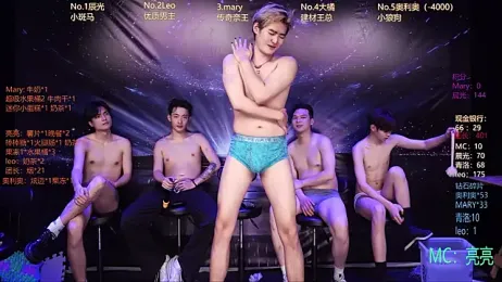 LookingBoy-001 — 在 stripchat 直播的网络摄像头模特