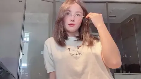 Krismil3 — 在 stripchat 直播的网络摄像头模特