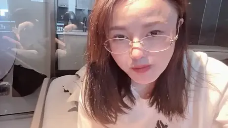 Krismil3 — 在 stripchat 直播的网络摄像头模特