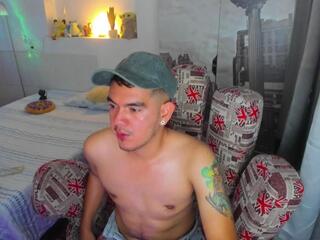 Demian Naughty — 在 flirt4free 直播的网络摄像头模特