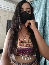 Parinaaz18 — Stripchat stream photo (May 2026)