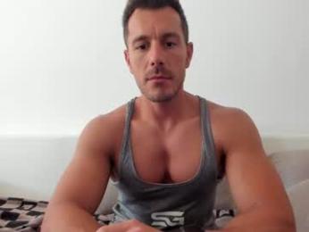 roberto4ever — 在 chaturbate 直播的网络摄像头模特