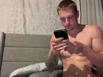 blue_eyed_beau — 在 chaturbate 直播的网络摄像头模特