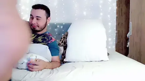 isahot22 — 在 stripchat 直播的网络摄像头模特