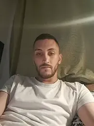 Yris-04 — Stripchat stream photo (Sep 2026)
