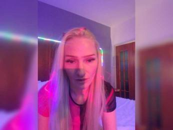 TinyTemptressChanel — 在 bongacams 直播的网络摄像头模特