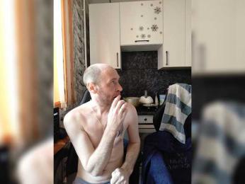 Innokentiy449 — 在 bongacams 直播的网络摄像头模特