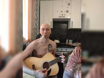 Innokentiy449 — 在 bongacams 直播的网络摄像头模特