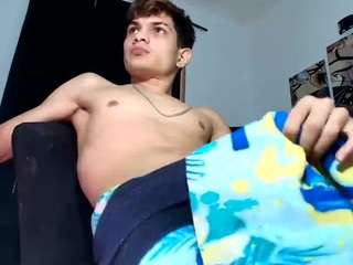 andyloverhuge — 在 camsoda 直播的网络摄像头模特