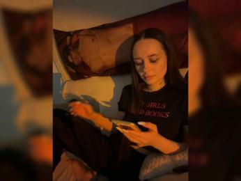 Italianka — 在 bongacams 直播的网络摄像头模特