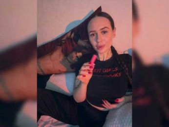 Italianka — 在 bongacams 直播的网络摄像头模特