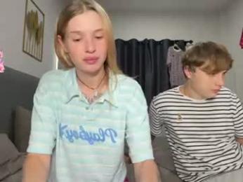 pussymoneywet — 在 chaturbate 直播的网络摄像头模特
