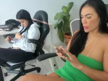 emillybrowm — 在 chaturbate 直播的网络摄像头模特