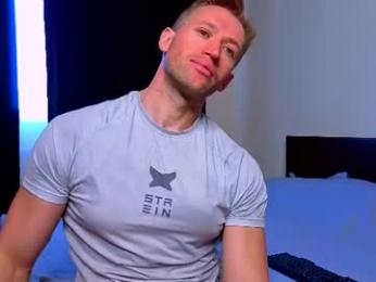 marc105100 — 在 chaturbate 直播的网络摄像头模特