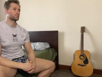 marc105100 — 在 chaturbate 直播的网络摄像头模特