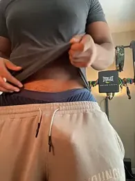 KeYBuMp323 — 在 stripchat 直播的网络摄像头模特