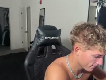 heytherehayden — 在 chaturbate 直播的网络摄像头模特