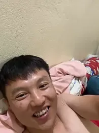 holl110 — Stripchat stream photo (Apr 2026)