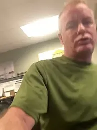 hintly — 在 stripchat 直播的网络摄像头模特