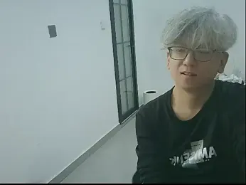 leoUSIR — Stripchat stream photo (Mar 2026)